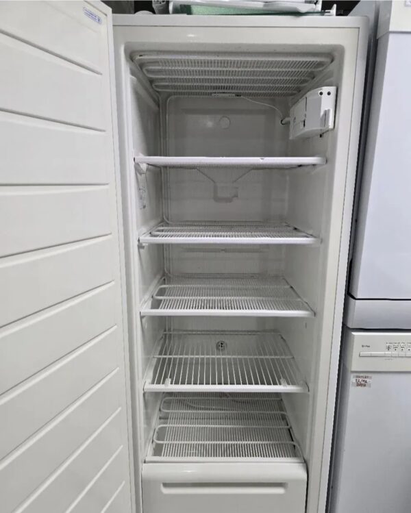 "Electrolux", zamrzivac, 271l, 155cm, garancija 6 meseci, prevoz ukljucen u cenu - Image 3