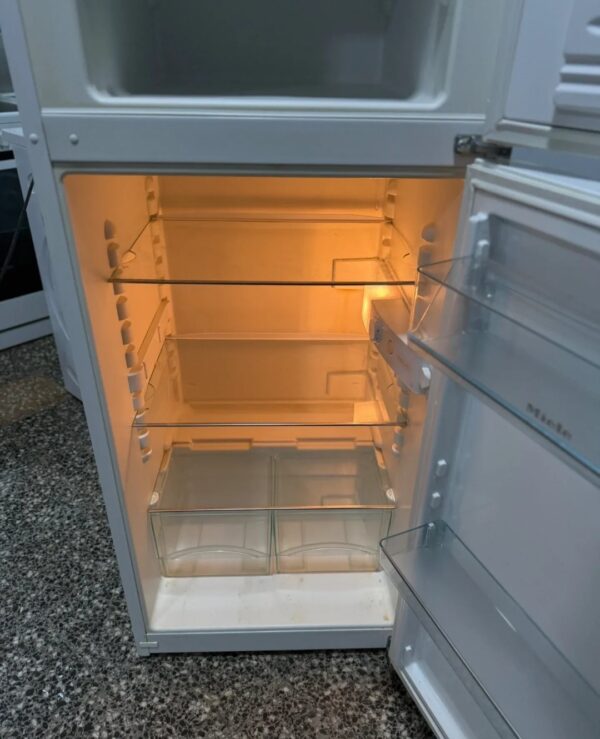 "MIELE", GERMANY, 240 litara, polovni kombinovani frižider, 142 cm, prevoz ukljucen u cenu - Image 4