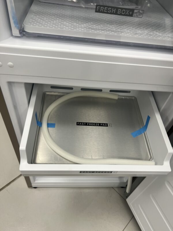 Nov kombinovani frizider "Whirlpool", sa blagim estetskim nedostacima, Inox,  No Frost, 355 L, 201 cm, garancije 25 meseci, prevoz ukljucen u cenu - Image 5