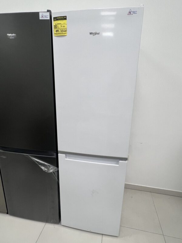 Nov samostojeci kombinovani frizider "Whirlpool" sa blagim estetskim ostecenjima, 338 L,  A++, No Frost, 189 cm, garancija 25 meseci, prevoz ukljucen u cenu
