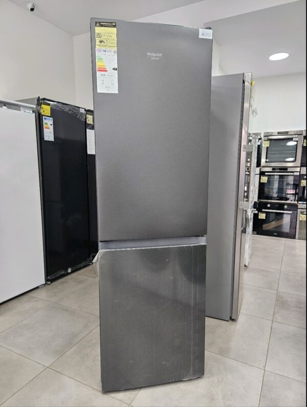 Nov kombinovani frizider "Ariston - Hotpoint" sa estetskim ostecenjima, 335L, No frost, 191 cm, garancija 25 meseci, prevoz ukljucen u cenu