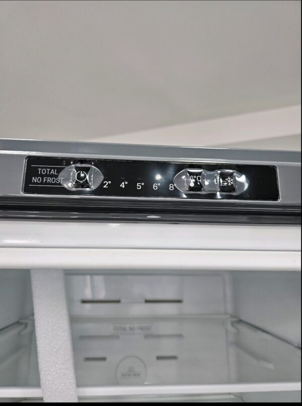 Nov kombinovani frizider "Ariston - Hotpoint" sa estetskim ostecenjima, 335L, No frost, 191 cm, garancija 25 meseci, prevoz ukljucen u cenu - Image 6
