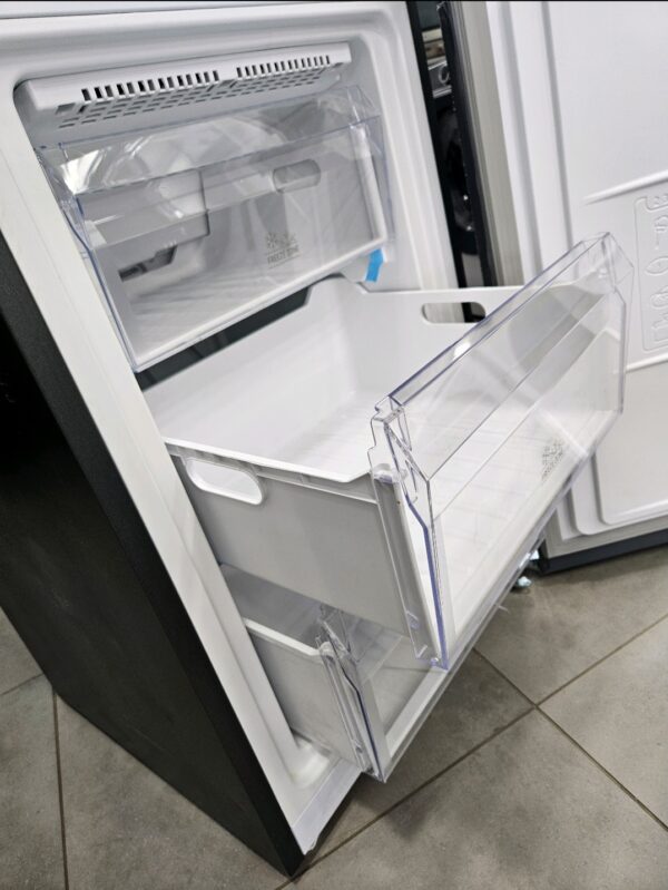 Nov kombinovani frizider "Ariston - Hotpoint" sa estetskim ostecenjima, 335L, No frost, 191 cm, garancija 25 meseci, prevoz ukljucen u cenu - Image 3