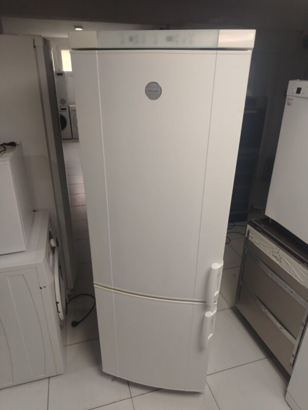 Polovan "Electrolux" kombinovani frižider,310 l, 175 cm, 31A+, prevoz uključen u cenu