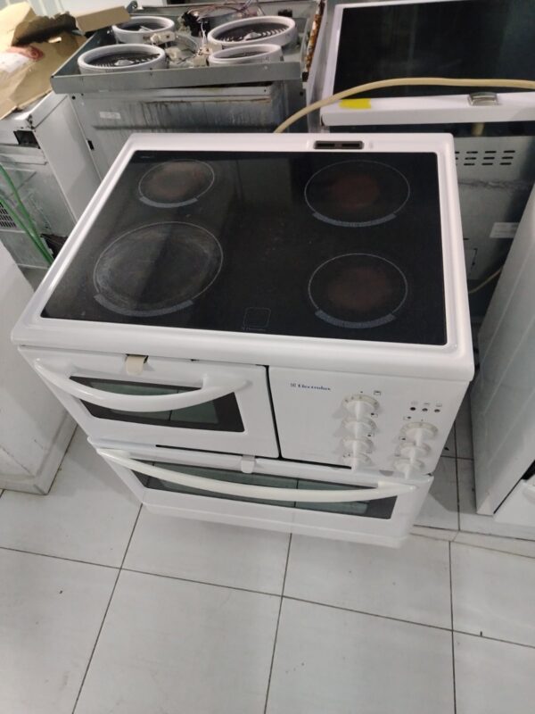 Polovan sporet sa dve rerne " Electrolux", 70 cm sirina, garancija 6 meseci, prevoz ukljucen u cenu - Image 5