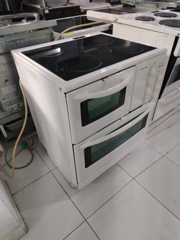 Polovan sporet sa dve rerne " Electrolux", 70 cm sirina, garancija 6 meseci, prevoz ukljucen u cenu - Image 2