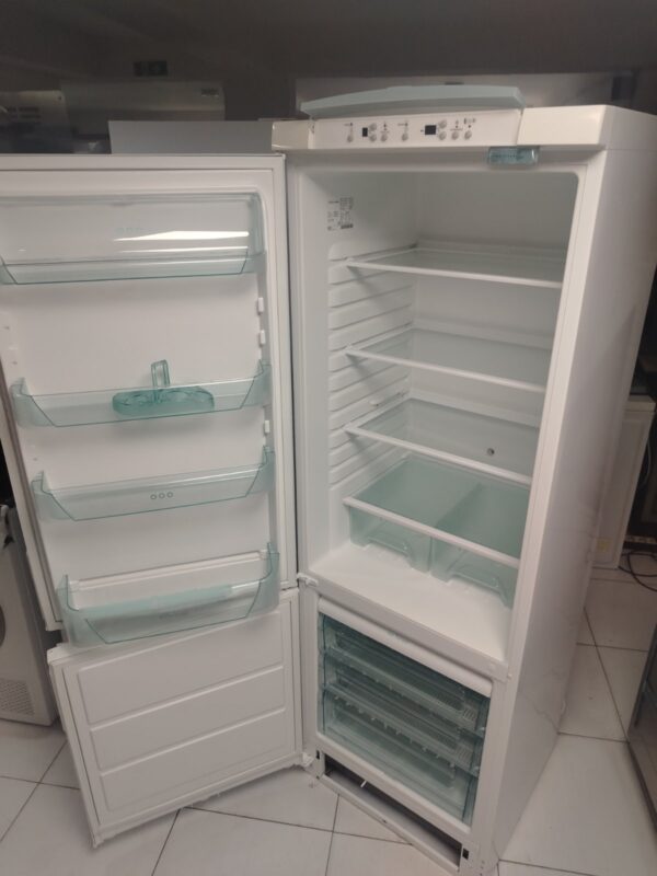 Polovan "Electrolux" kombinovani frižider,310 l, 175 cm, 31A+, prevoz uključen u cenu - Image 6