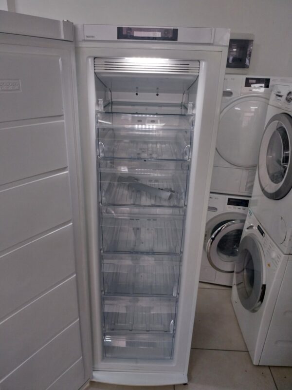 "Electrolux", vertikalni zamrzivac, 280litara, No Frost, A+++, uvoz CH, garancija 1 godina, prevoz ukljucen u cenu - Image 2