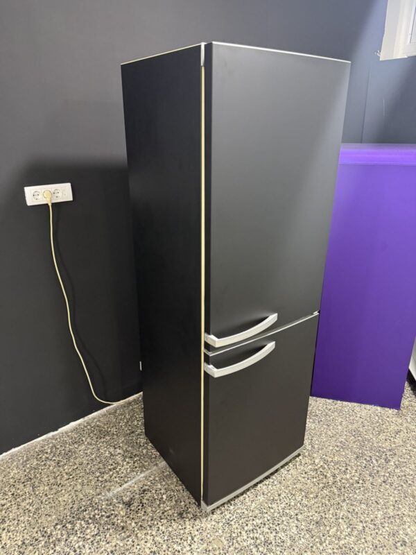 "SEVERIN", GERMANY, Crni Black Wrap kombinovani frižider, 176 cm, 300l, prevoz ukljucen u cenu - Image 2