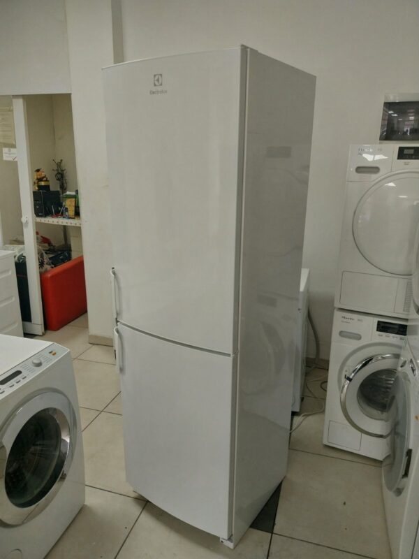 "Electrolux", kombinovani frizider, 2m, No Frost, izuzetan , Inverter, A+, garancija godinu dana, prevoz ukljucen u cenu - Image 4