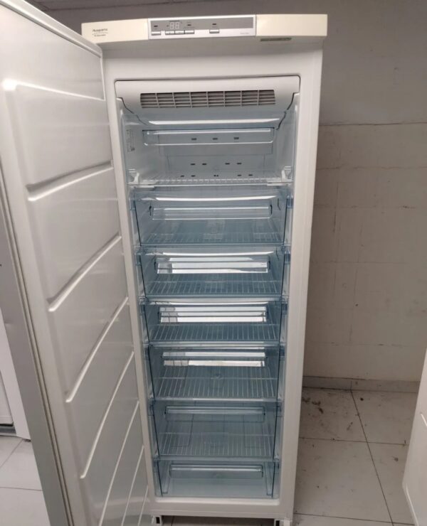 "Husqvarna", polovni  zamrzivač, 285 litara, Frost Free , 6 meseci garancije, prevoz uključen u cenu.