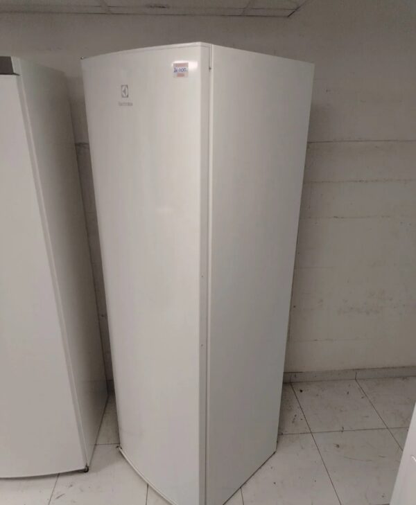 "Electrolux", polovni uspravni zamrzivač, 229 litara, No Frost sistem, A++, 6 meseci garancije, prevoz uključen u cenu. - Image 3