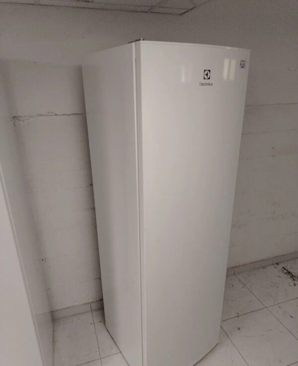 "Electrolux", polovni uspravni zamrzivač, 229 litara, No Frost sistem, A++, 6 meseci garancije, prevoz uključen u cenu. - Image 4