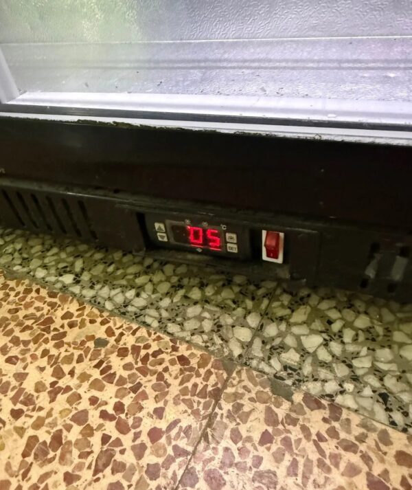 "PROFESSIONAL GASTRO", polovna šank vitrina, 135x52 ,LED rasveta ,EXTRAm prevoz ukljucen u cenu - Image 3