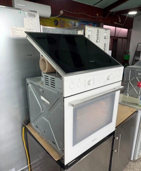 "MIELE", GERMANY, Beli ugradni šporet, komplet, odlican, prevoz ukljucen u cenu - Image 2