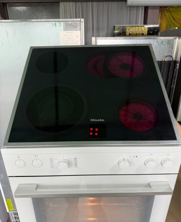 "MIELE", GERMANY, Beli ugradni šporet, komplet, odlican, prevoz ukljucen u cenu - Image 3