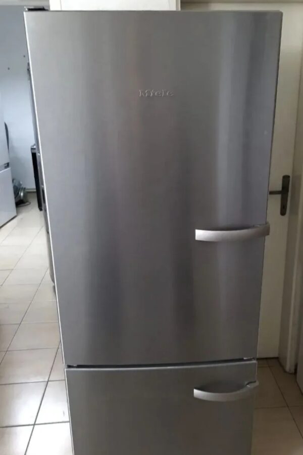 "Miele",  polovan inox frižider, širina 75cm, ogroman, No Frost, A+++, dva motora, garancija 6 meseci, moguc prevoz