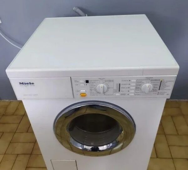 "Miele", polovna "pere&suši" kombinovana veš mašina, CH, 5.5 pere/ 3 susi, garancija 6 meseci, moguc prevoz