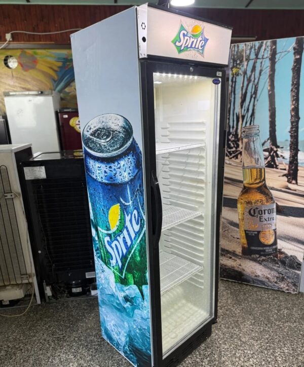 "SPRITE - CARRIER", Germany, 370lit,200x60cm, polovna  staklena vitrina, LED rasveta - Image 2