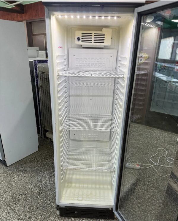 "SPRITE - CARRIER", Germany, 370lit,200x60cm, polovna  staklena vitrina, LED rasveta - Image 3