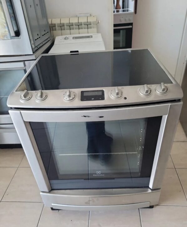 "Electrolux", polovan inox Indukcioni šporet,  70cm, turbo, trofazna struja, turbo, garancija 6 meseci