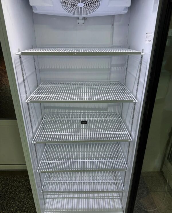 "HEINEKEN - UGUR", 800litara, 220 cm, OOOGROMNA,  LED, Novo stanje - Image 4