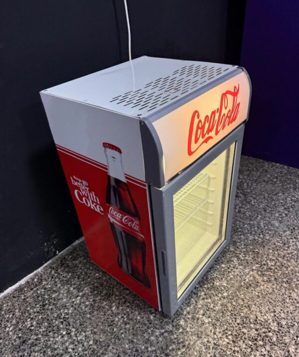 "COCA COLA", polovna rashladna vitrina(moguce kačenje na zid), 81 cm, prevoz ukljucen u cenu