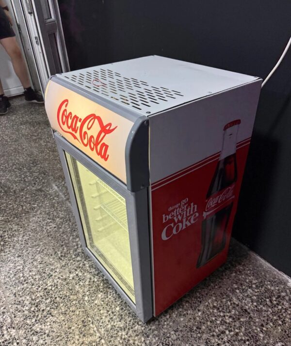 "COCA COLA", polovna rashladna vitrina(moguce kačenje na zid), 81 cm, prevoz ukljucen u cenu - Image 2