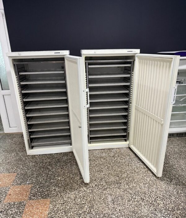 "LIEBHERR", GERMANY, polovne pekarske plusne vitrine, plehovi 60x40cm, 500 l