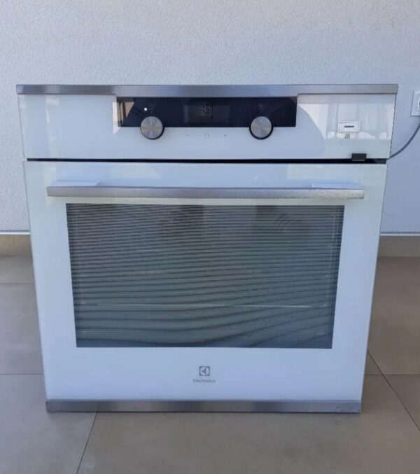 "Electrolux", ugradna rerna, novi model ,KVALITET, NOVA, garancija 6 meseci, moguc prevoz