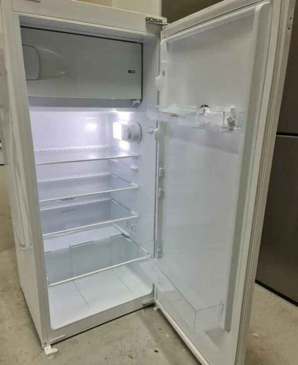 "Elektrabregenz", ugradni frizider 120cm, potpuno NOV, garancija 6 meseci, moguc prevoz