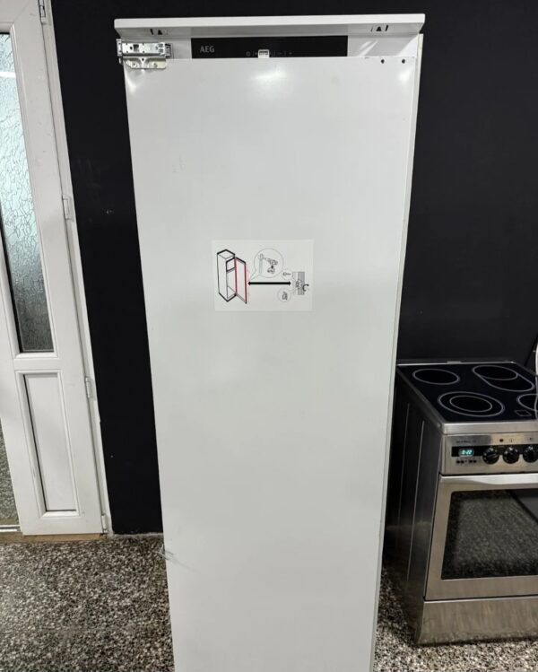 "AEG", GERMANY, 290lit., polovni ugradni frižider, prelep model, 177 cm, prevoz ukljucen u cenu
