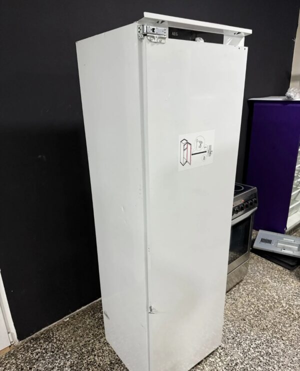 "AEG", GERMANY, 290lit., polovni ugradni frižider, prelep model, 177 cm, prevoz ukljucen u cenu - Slika 6