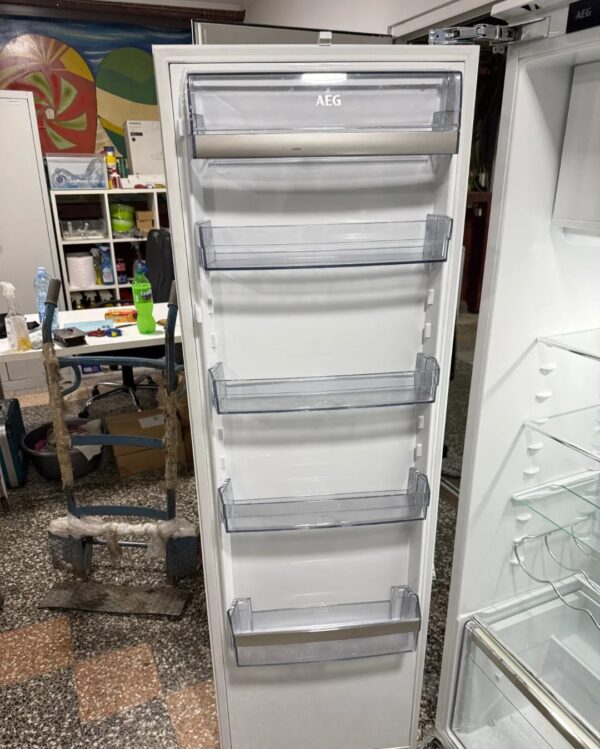"AEG", GERMANY, 290lit., polovni ugradni frižider, prelep model, 177 cm, prevoz ukljucen u cenu - Slika 5