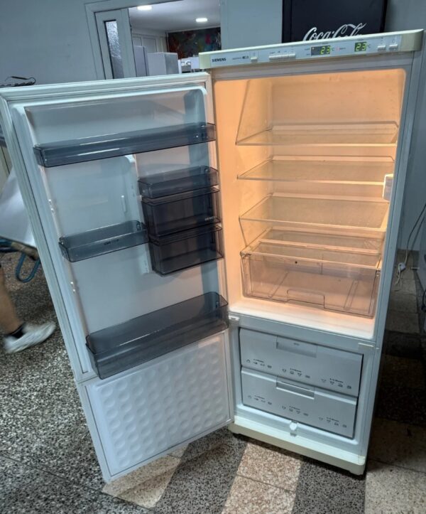 "SIEMENS", GERMANY, kombinovani frižider, 260lit, extra kvalitet, 155 cm, prevoz ukljucen u cenu - Slika 2