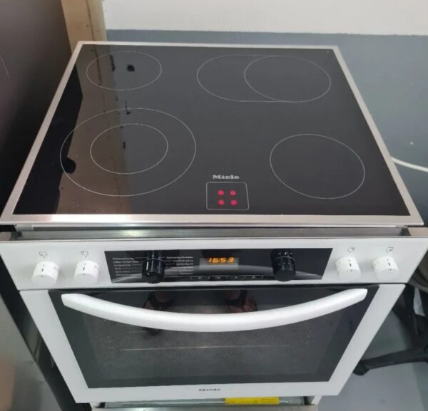"Miele", polovan ugradni sporet sa pirolizom, staklo - keramicka ploca, garancija 6 meseci, moguc prevoz