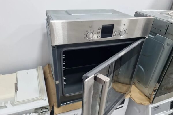 "Bosch", polovna ugradna rerna, bocno otvaranje, turbo, displej, inox, garancija 6 meseci, moguc prevoz, uvoz CH