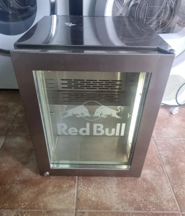 "Red Bull", polovna rashladna mini vitrina, garancija 6 meseci, moguc prevoz, uvoz CH