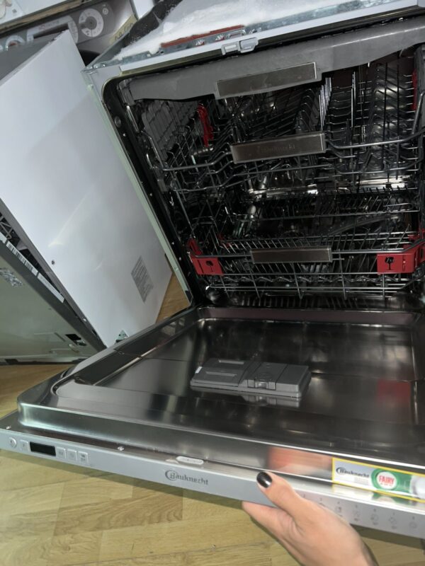 Outlet prodaja! Total ugradne, polu - ugradne i podpultne sudo - masine, uz garanciju od 24 meseca, kao da su nove! Bauknecht, Grundig, Beko i jos dosta drugih modela. Obezbedjeni rezerni delovi 7 godina kao i mogucnost servisiranja i nakon isteka 25 meseci - Slika 9