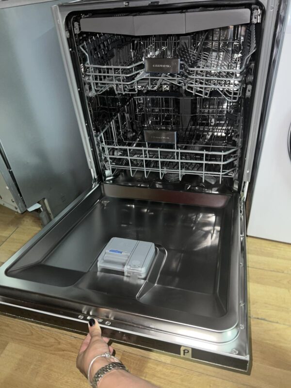 Outlet prodaja! Total ugradne, polu - ugradne i podpultne sudo - masine, uz garanciju od 24 meseca, kao da su nove! Bauknecht, Grundig, Beko i jos dosta drugih modela. Obezbedjeni rezerni delovi 7 godina kao i mogucnost servisiranja i nakon isteka 25 meseci - Slika 10