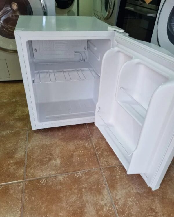 "Kibernetik", polovni mini frizider, visina 50cm, sirina 43,5cm, dubina 47cm, garancija 6 meseci, moguc prevoz - Slika 2