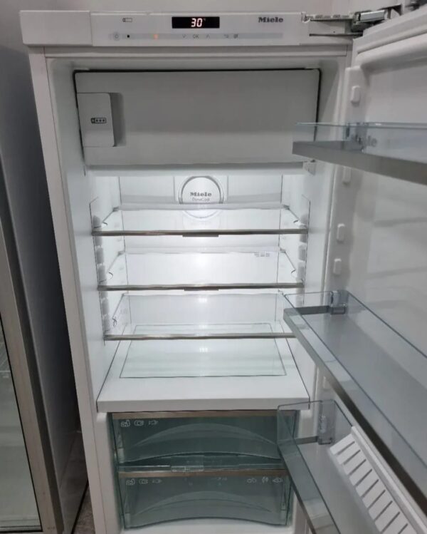 "Miele", polovni ugradni frizider, display, v 122 x 55cm, , garancija 6 meseci, moguc prevoz, uvoz CH
