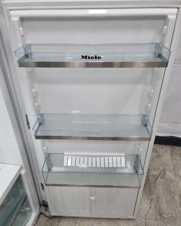 "Miele", polovni ugradni frizider, display, v 122 x 55cm, , garancija 6 meseci, moguc prevoz, uvoz CH - Slika 6