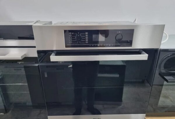 "Miele", polovna ugradna rerna, potapajuci dugmici, display, garancija 6 meseci, moguc prevoz, uvoz CH