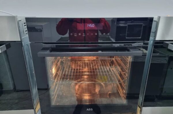 "Aeg", polovna kombinovana rerna sa parom, display i komande na dodir, garancija 6 meseci, moguc prevoz, uvoz CH