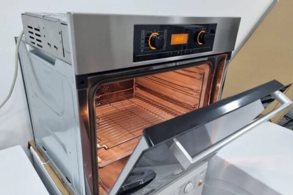 "Miele", polovna ugradna rerna, display, potapajuci dugmici, garancija 6 meseci, moguc prevoz, uvoz CH - Slika 2
