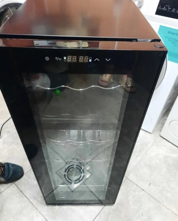 "XXXLutz", polovna rashladna vitrina za vino, 50l, dve zone hladjenja, 82x35x48, garancija 6 meseci, moguc prevoz - Slika 4