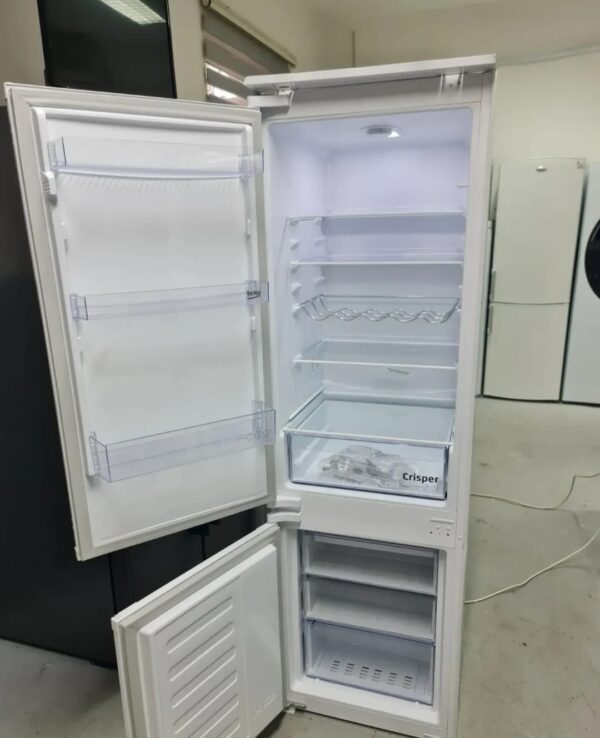 "Beko", ugradni kombinovani frizider, 271l, NoFrost, 177x55cm, garancija 6 meseci, moguc prevoz