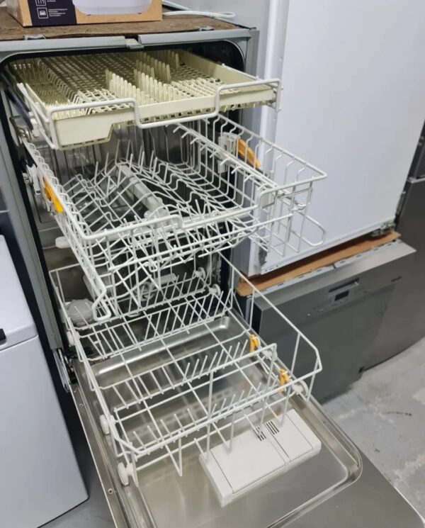 "Miele", polovna podpultna masina za sudove, perfektno stanje, LED display, odlozeni start, brzi programi, garancija 6 meseci, moguc prevoz - Slika 10