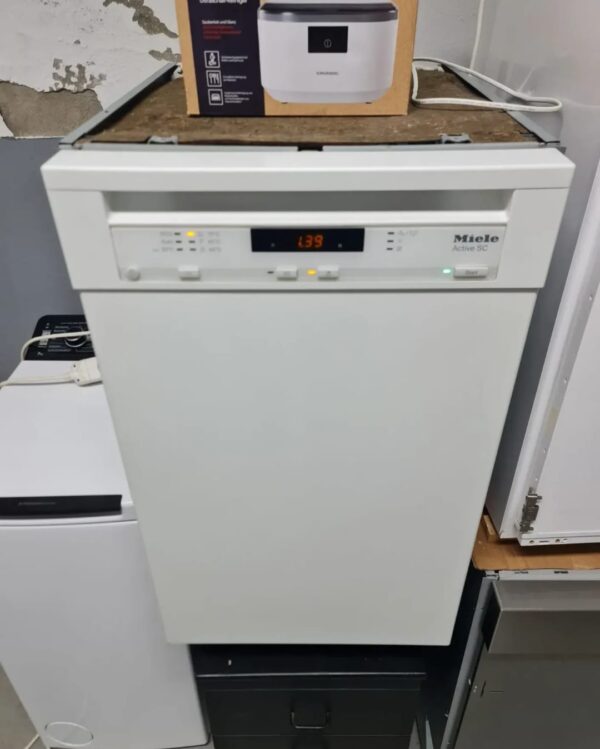 "Miele", polovna podpultna masina za sudove, perfektno stanje, LED display, odlozeni start, brzi programi, garancija 6 meseci, moguc prevoz
